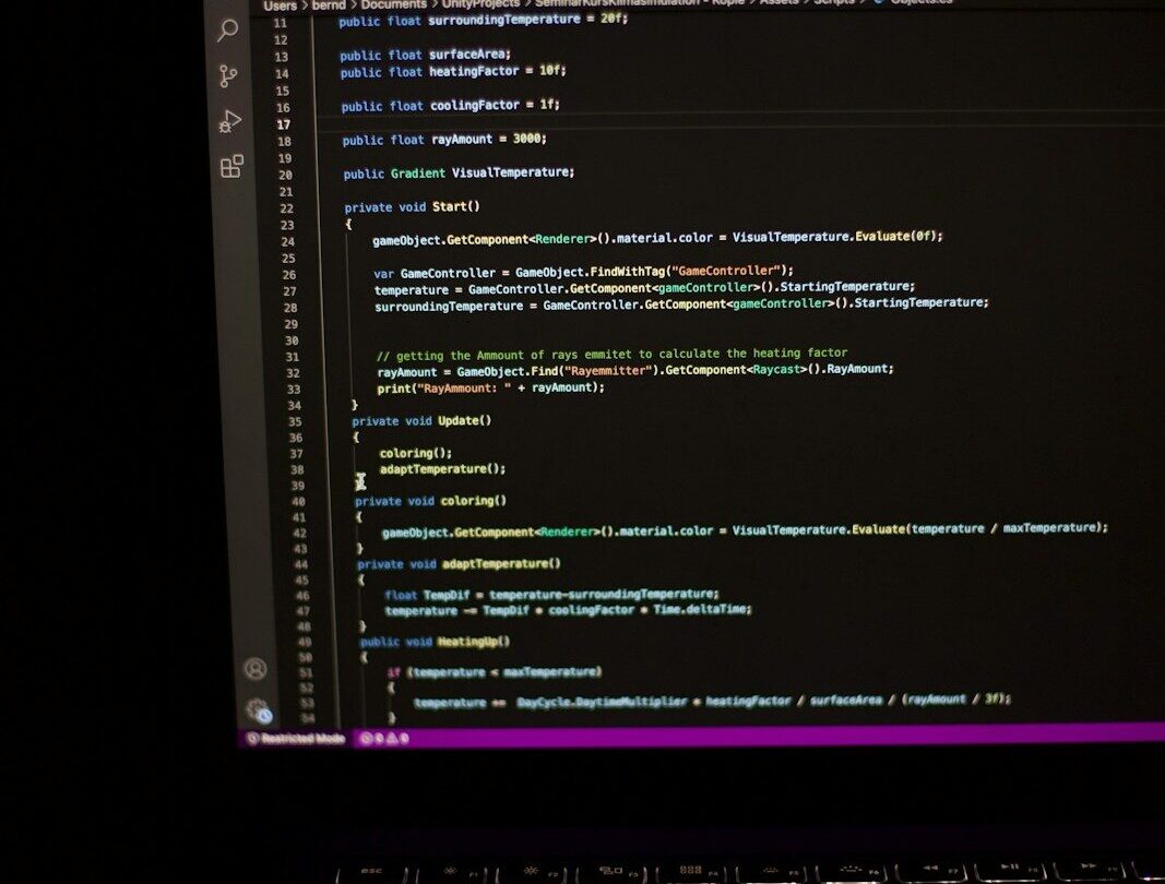 Código fuente en una pantalla oscura, preparado para escribir pruebas unitarias